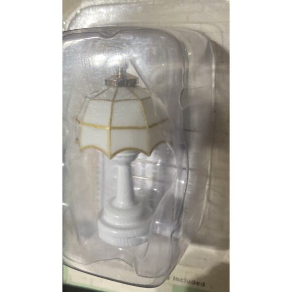 DOLLHOUSE MINIATURE TIFFANY TABLE LAMP HOUSEWORKS NEW IN PACKAGE - Picture 2 of 2